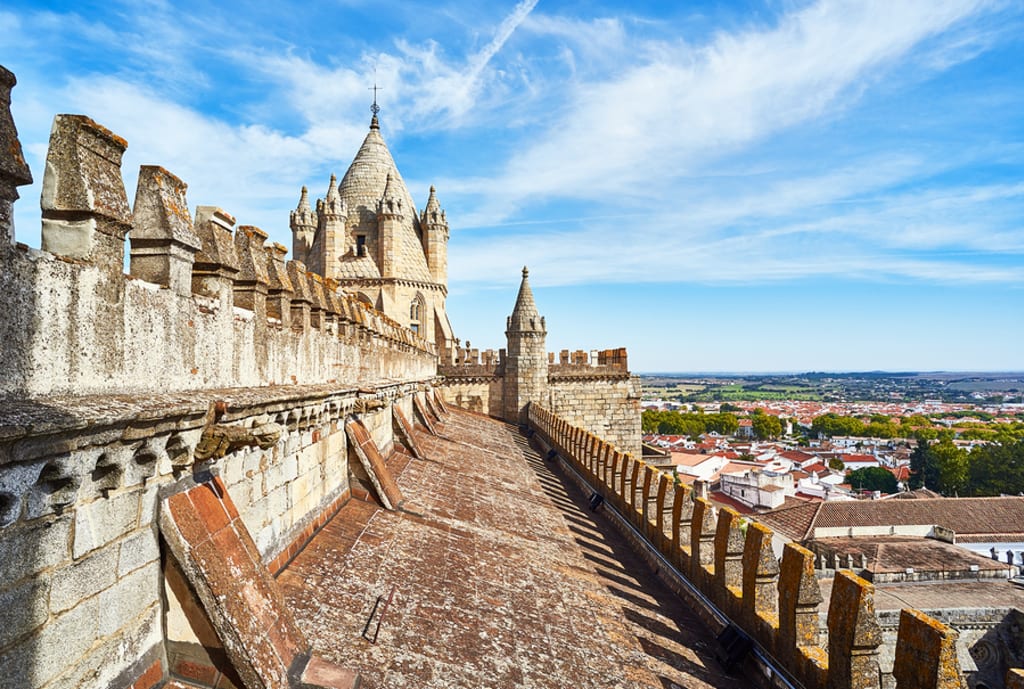 a história de évora